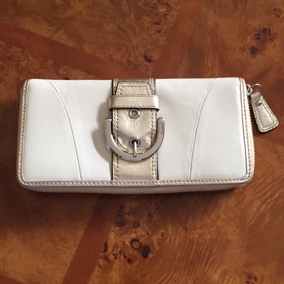 Coach Handbags - 💯 Authentic Coach leather wallet